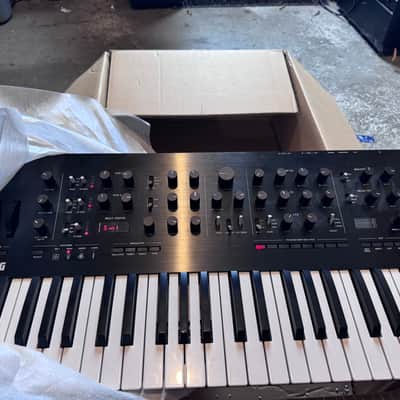 Korg Prologue 8 Polyphonic 49-Key 8-Voice Analog Synthesizer 2018 - Present - Black/Wood image 7