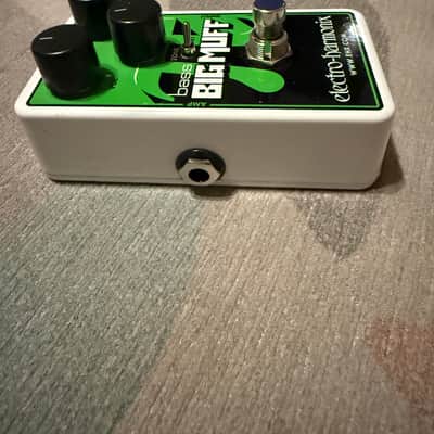 Electro-Harmonix Nano Bass Big Muff Pi Distortion / Sustainer 2014 - Present - Green / Black image 7