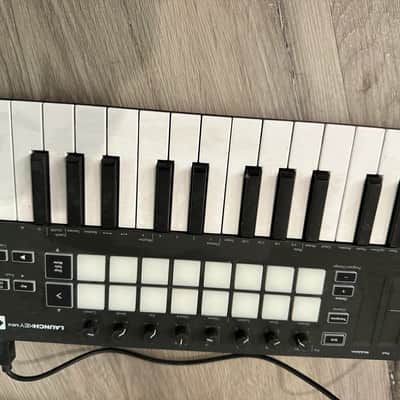 Novation Launchkey Mini MKIII MIDI Keyboard Controller 2019 - Present - Black