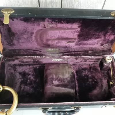 F.E. Olds Cornet, vintage w/ original Ambassador wood case - Consignment image 5