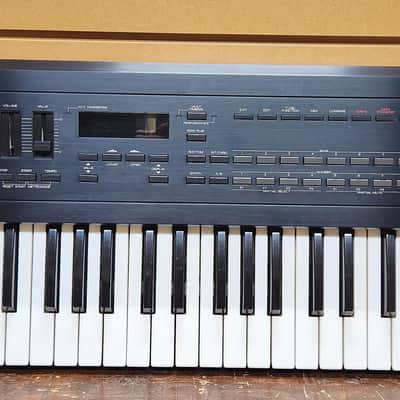 Roland D-10 61-Key Multi-Timbral Linear Synthesizer 1988 - 1992 - Black