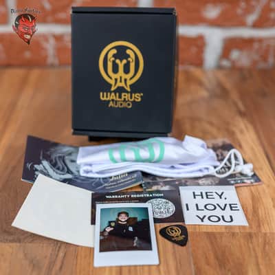 Walrus Audio Julia Chorus / Vibrato V2 Limited Edition Coral Series Coral image 10