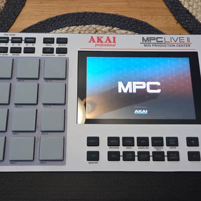 Akai MPC Live II Standalone Sampler / Sequencer Retro Edition 2020 - Present - Grey image 2