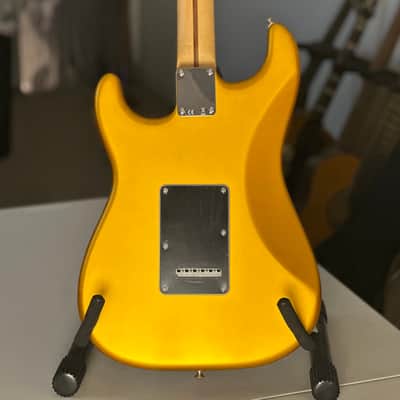 Fender Standard Stratocaster Satin, Maple Fingerboard - Blaze Gold 2013 image 2