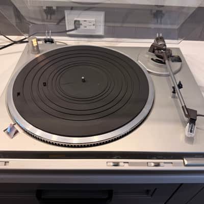 Vintage Technics Quartz Direct Drive Automatic Turntable SL-QD35 *NEW STYLUS & DUST COVER* image 2