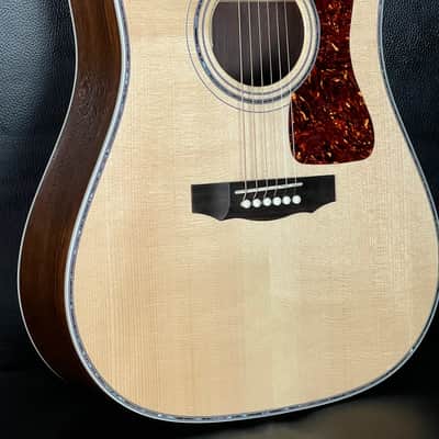 Guild D-55 70th anniversary 2023 - Gloss image 1