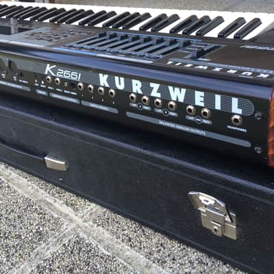 Kurzweil K2661 with extras image 7