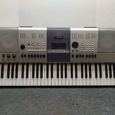 Yamaha PSR-E413 61-Key Portable Keyboard 2000 - 2010 - Grey