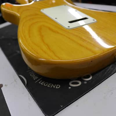 Fender Strat Plus Deluxe with Maple Fretboard 1990 - Natural image 14
