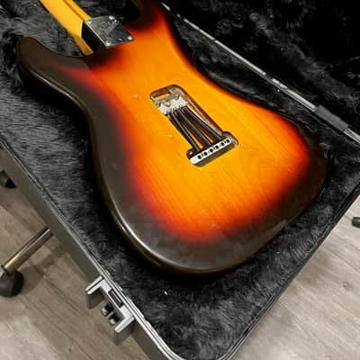 Fender American Standard Stratocaster with Maple Fretboard 1986 - 1993 - Brown Sunburst image 5