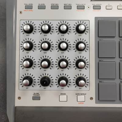 Akai MPC Renaissance Groove Production Studio 2012 - 2019 - Grey image 2