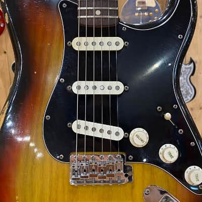 Fender Stratocaster 3-Color Sunburst 1975 Ex Demo image 2