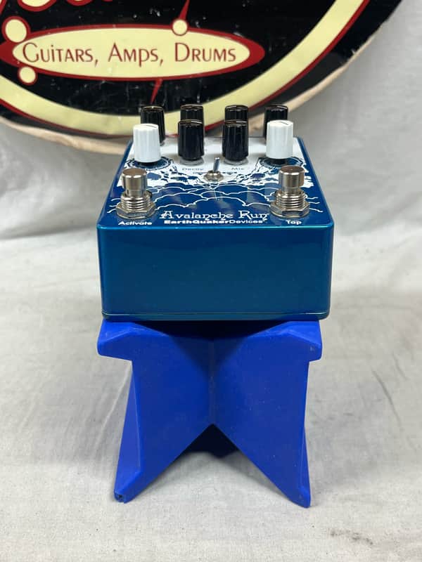 EarthQuaker Devices Avalanche Run v1 Delay & Reverb Pedal with Box
