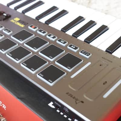 Donner USB MIDI Keyboard Controller with Touch Bar image 2