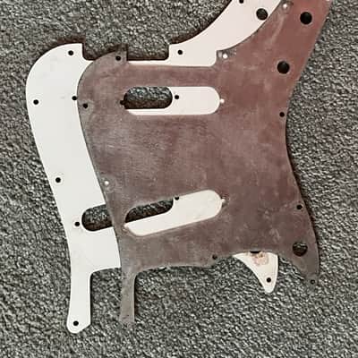 1961 1962 Fender Duo Sonic guitar pickguard white w/shield image 3