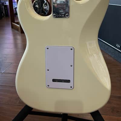Fender Standard Stratocaster 2025 - Olympic White /7lbs. 9.6oz. #ICF24006389 image 2