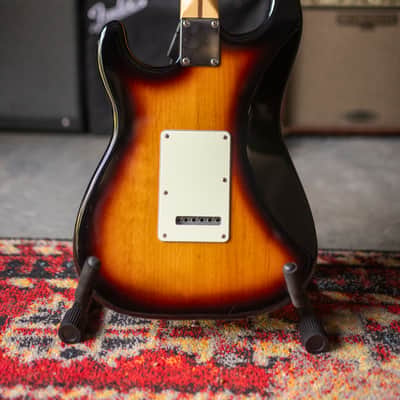Fender Stratocaster 2015 - 3 color sunburst image 7