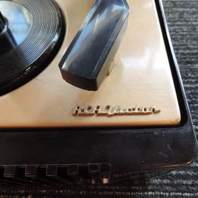 RCA Victor 45-EY-2 45 RPM Bakelite Vintage Record Player with New Capacitors image 5