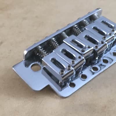 Fender? Early MIM Vintage Strat Bridge Plate Light NOS Aged 6 Rare Saddles Very Light Relic image 2