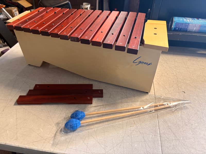 Lyons Alto diatonic xylophone with mallets image 1