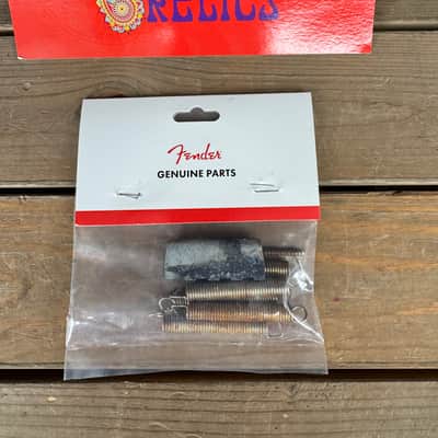 Real Life Relics Fender® Aged Stratocaster® Bridge 0992084000 Tremolo spring and Claw Kit    [BB10]
