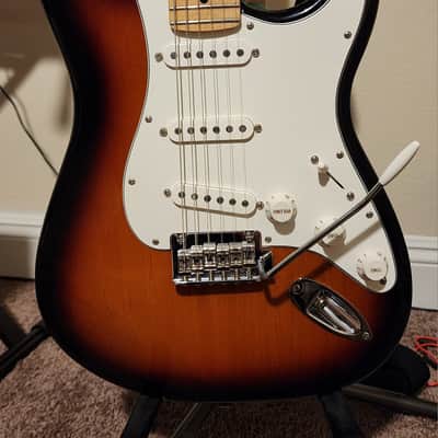 Fender Player Stratocaster with Maple Fretboard 2018 - Present - 3-Color Sunburst image 2