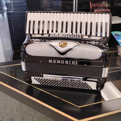 Menghini King  Piano Accordion image 2