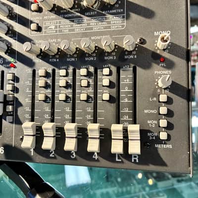 Carvin C1644 Concert Mixer 16 channel passive image 3