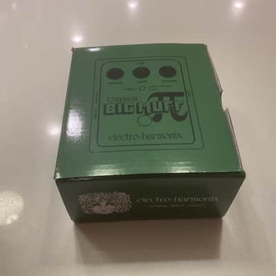 Electro-Harmonix Bass Big Muff Pi Distortion / Sustainer 2008 - Present - Green image 8