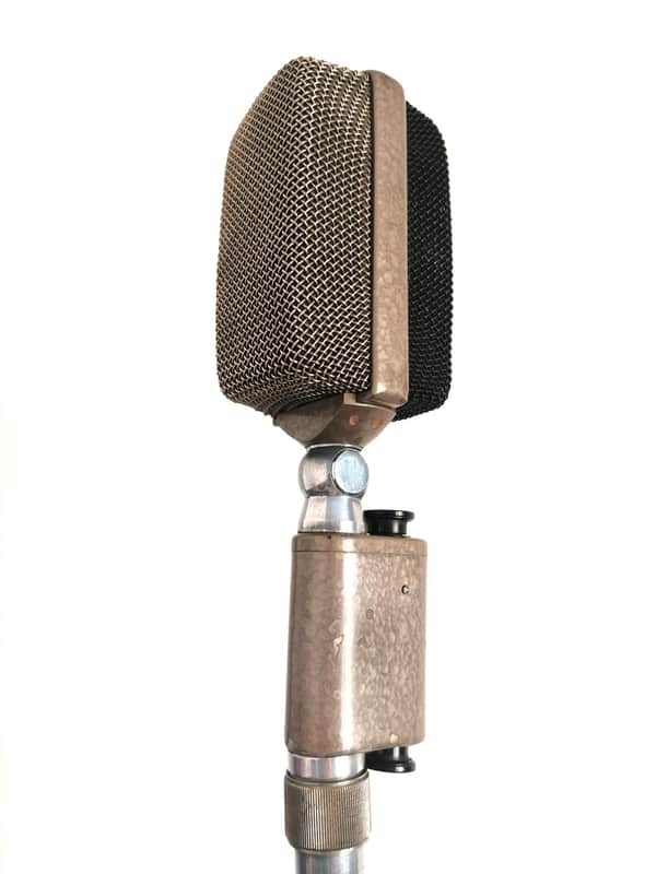 AKG D 30 Dual Diaphragm Dynamic Microphone | Reverb