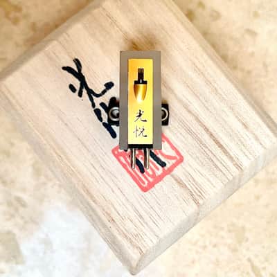 Koetsu Onyx Platinum MC Cartridge, Onyx Stone Body, Silverplated Copper Coil, Platinum Magnet imagen 10