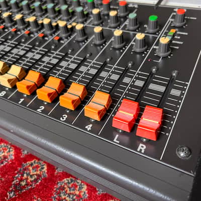 TASCAM M-208 , Vintage  Mixing Console image 2