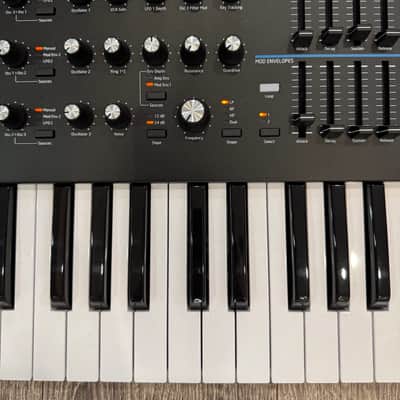 Novation Summit 61-Key 16-Voice Polyphonic Synthesizer Excellent image 5