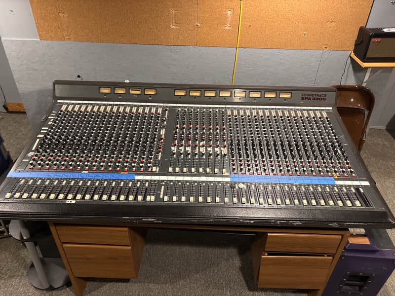 Soundtracs SPA 3200 32-Bus Analog Mixing Console (with Original PSU) image 1