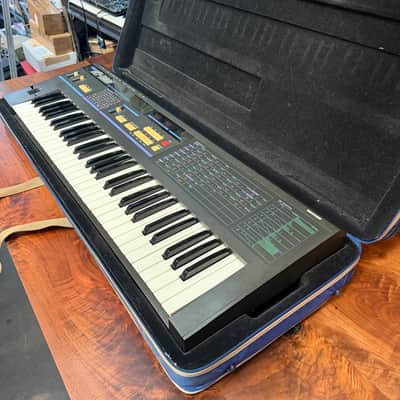 Korg DW-6000 Dual Osc Analog Poly DCO With Case, Serviced