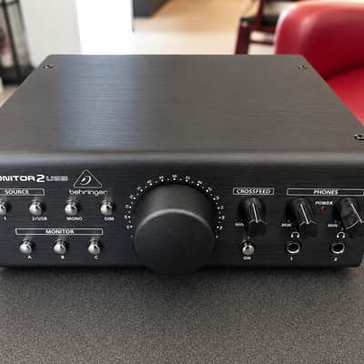 Akai MPC Live Sampler / Behringer MONITOR2USB image 2