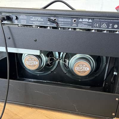 Fender ’68 Custom Vibrolux Reverb 2x10 Valve Combo – Celestion Speakers + Footswitch & Cover Bild 3