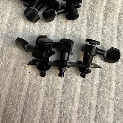 Hipshot 6 in line locking tuners Black image 2