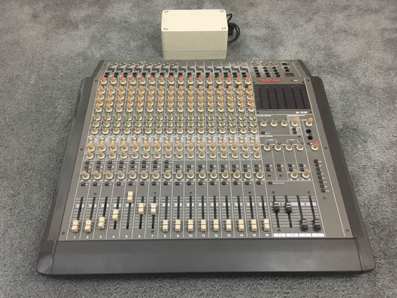 TASCAM M-60 ミキサー　中古品 TASCAM M-60 ミキサー 中古品 TASCAM M-06 アナログミキサー 6ch MIC