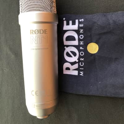 RODE NT1-A Large Diaphragm Cardioid Condenser Microphone 2002 - Present Silver