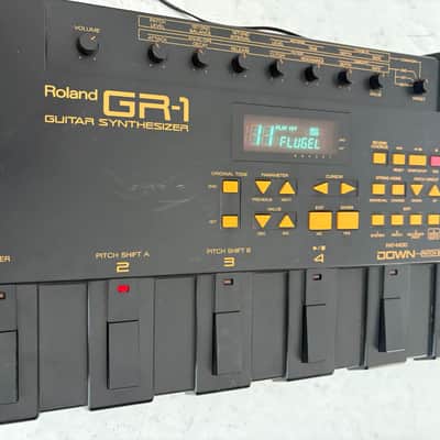 Roland GR-1 Guitar Synthesizer 1992 - 1996 - Black