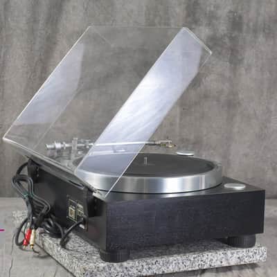 YAMAHA GT-2000 Direct Drive Turntable in Very Good Condition image 4