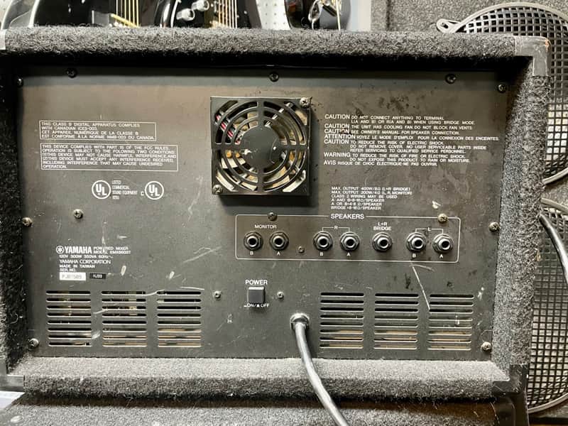 Yamaha EMX 860 ST Powered Mixer - 8 channel, 3x200W, 400W bridged