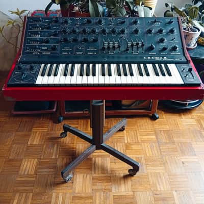 Crumar  DS 2 Synthetasizer  1978 - Black with Red case