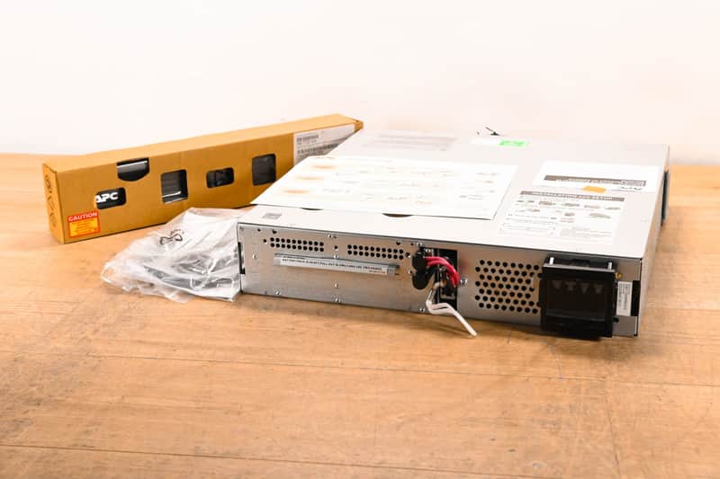 APC SMT1000RM2UC Smart-UPS Battery Backup w/ SmartConnect CG01UJ2 image 1
