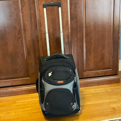 Fender Wheeled Suitcase - Bag with Detachable Gig Backpack image 6