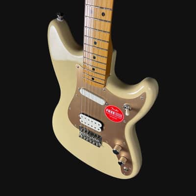 Fender Squier Classic Vibe Duo-Sonic HS MN Electric Guitar in Gold Anodized Pickguard Desert Sand image 3