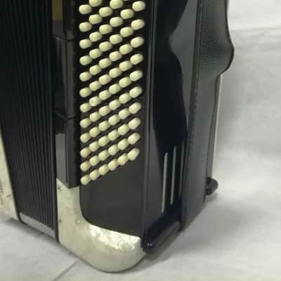 Hohner AKKORDEON Amica III 72 Design I, 34 Tasten, 72 Bässe + original KOFFER mit TROLLEY  weiß image 4