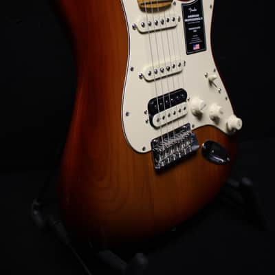 Fender AMERICAN PROFESSIONAL II STRATOCASTER HSS 2025 - SIENNA SUNBURST image 6