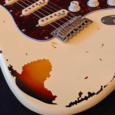 Vintage V6MR Icon - Aged Vintage White Over Sunburst image 7